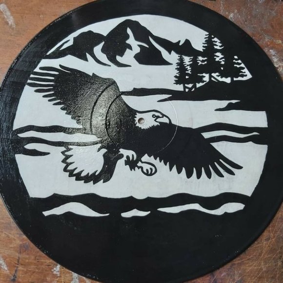 Handpainted Vinyl Record Painting ~ Soaring Eagle Black White - Framed - Picture 1 of 2